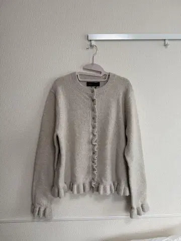 ZARA 프릴 니트 아이보리 베이지