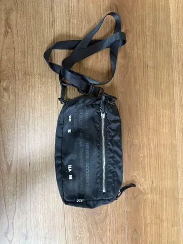 DENHAM x RAMIDUS 블랙 숄더백