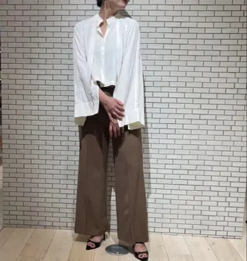 투모로우랜드 DES PRES 드라이 포플린 크롭 래글런 블라우스