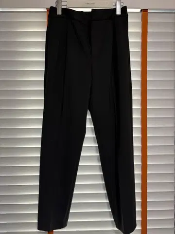 UNITED ARROWS SPONGY 턱 테이퍼드 팬츠 시착만 한 상품