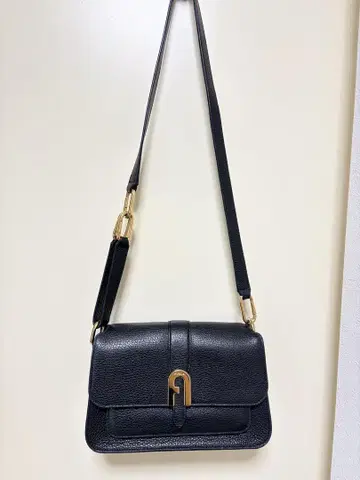 FURLA (훌라) 숄더백 블랙 골드 금장 장식 가죽 새상품급