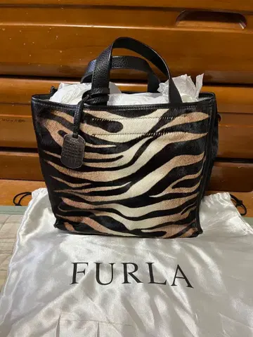 FURLA 제브라 패턴 송치 백