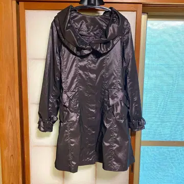 다크 브라운 프릴 이중 카라 부착 코트