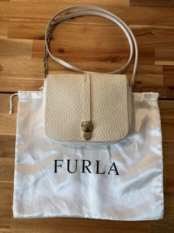 FURLA 아이보리 숄더백 수납 가방 포함