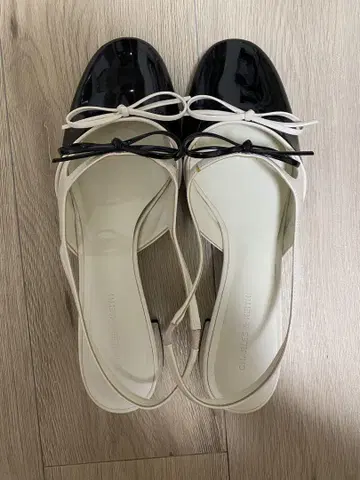 바이컬러 리본 포함 뮬