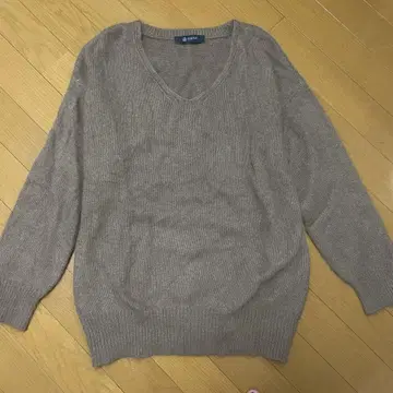 nano BASE 복슬복슬 V넥 니트 브라운