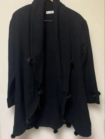 블랙 니트 가디건 폼폼 포함 긴팔