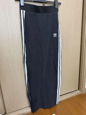 adidas 스트라이프 롱 스커트 블랙