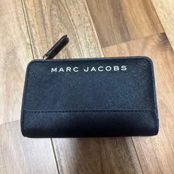 마크제이콥스 MARC JACOBS 이단 접이식 지갑