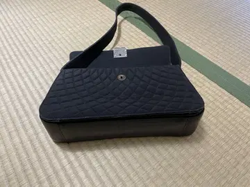블랙 퀼팅 핸드백