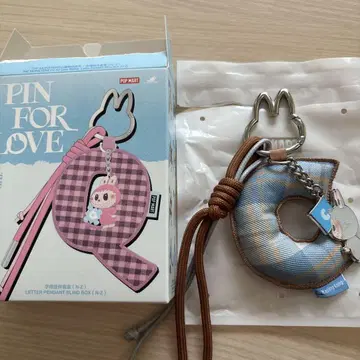 POP MART PIN FOR LOVE C자형 키링