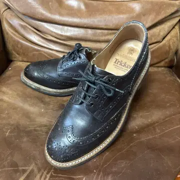Tricker's UK 9.5 블랙 윙 팁 드레스 슈즈