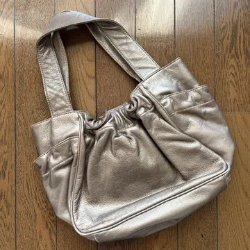 새상품급 바나리파 메탈릭 실버 핸드백 약 30cm
