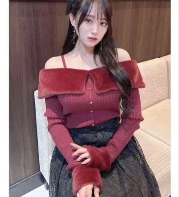 포인트 퍼 오프숄더 니트탑 리젝시