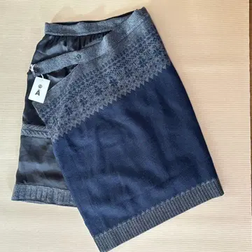 [택 포함 미사용품] BEAMS BOY 불규칙 밑단 니트 스커트 아지메