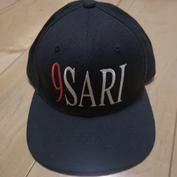 9SARI 블랙 캡 스냅백식