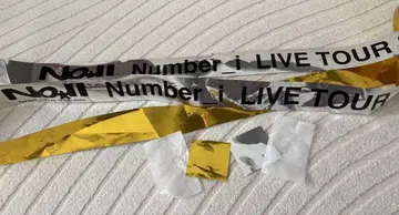 Number_i LIVE 2025 은색 테이프 낙하물