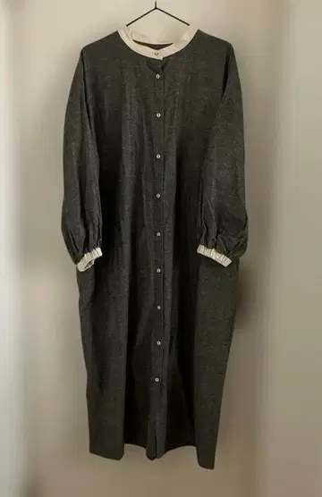 사만사 모스모스 다크 그레이 긴팔 버튼식 롱 원피스