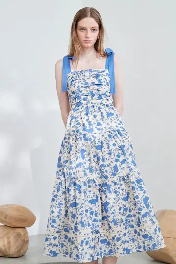 Estella.K 파랑과 화이트 꽃무늬 원피스