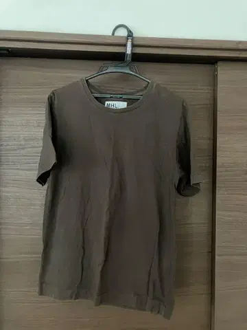 MHL, 브라운 반팔 T셔츠