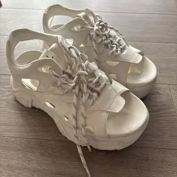 [ 새상품급 ] 스티브 매든 스포츠 샌들 통굽 화이트