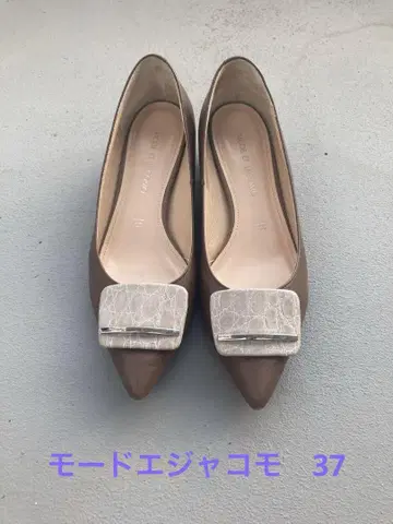 모드 에 자코모 힐 펌프스