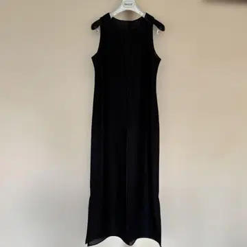UNIQLO 마메쿠로구치 슬리브리스 원피스