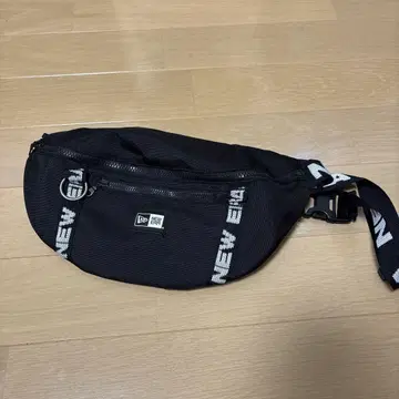 NEW ERA 블랙 숄더백