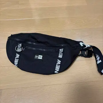 NEW ERA 블랙 숄더백