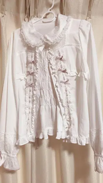 LIZLISA 백 셔링 블라우스