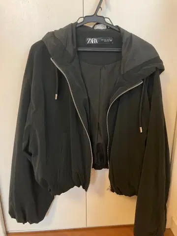 ZARA 블랙 후드 부착 벌룬 자켓