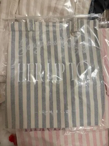 *Herlipto Scoop and Escape Tote