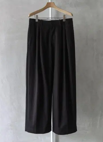 UNIVERSAL PRODUCTS. '2TUCK CHINO 2