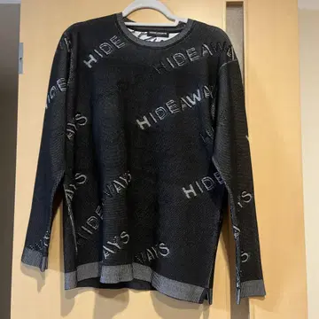 HIDEAWAYS 블랙 크루넥 니트