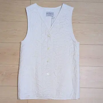 에이카 요시나리 DRAYING FLOWER QUILTING VEST