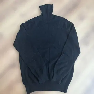 CASHMERE 블랙 터틀넥 스웨터