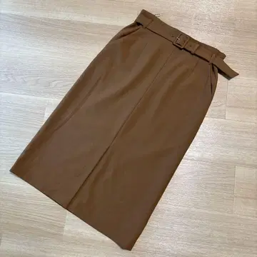 브라운 타이트 스커트 벨트 포함