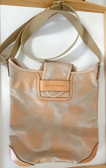 HUNTING WORLD 숄더백 베이지 카모플라쥬