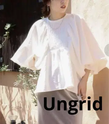 새상품급 Ungrid 프론트 개더 디자인 블라우스 화이트 긴팔 레어