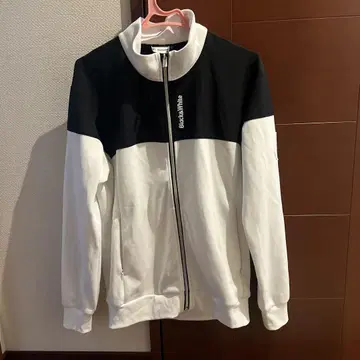 블랙 앤 화이트 아우터