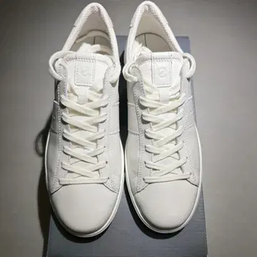 ECCO 화이트 스니커즈 24.5cm