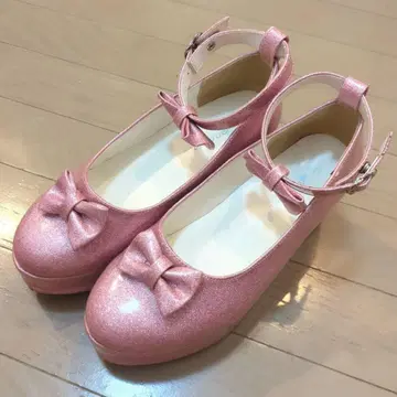 리본 포함 통굽 에나멜 펌프스 핑크
