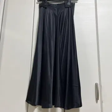 블랙 플레어 스커트