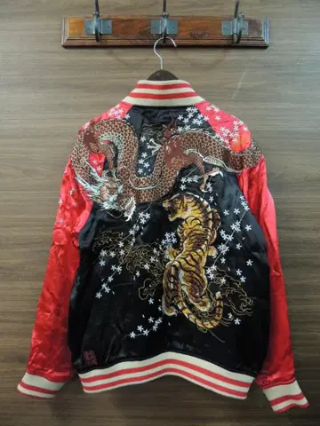 카라쿠리타마시 용호 & 벚꽃 일본풍 패턴 전체 자수 리버서블 스카잔