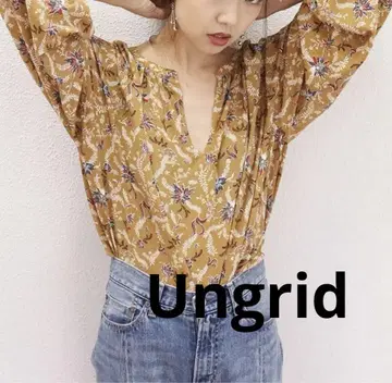 새상품급 Ungrid 보타니컬 볼륨 슬리브 블라우스 카멜
