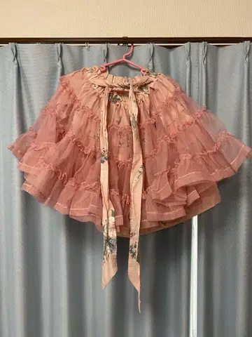 리메이크 프릴이 달린 핑크 쉬폰 플레어 스커트