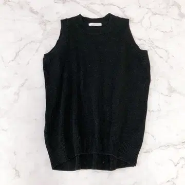 플라주 Italian Yarn 크루넥 슬리브리스 니트 블랙