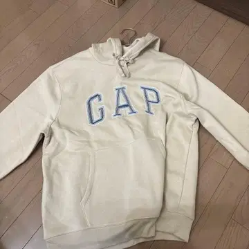 GAP 베이지 후드티 로고 자수