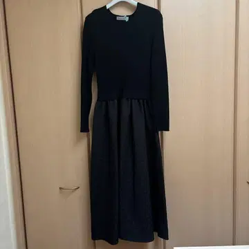 M-PREMIER COUTURE 이소재 도킹 원피스 블랙