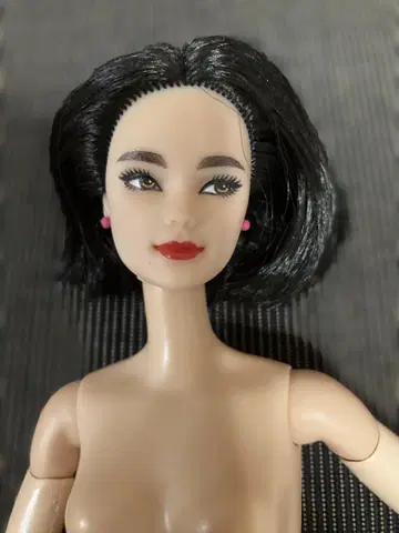 블랙 헤어 바비 인형 본체